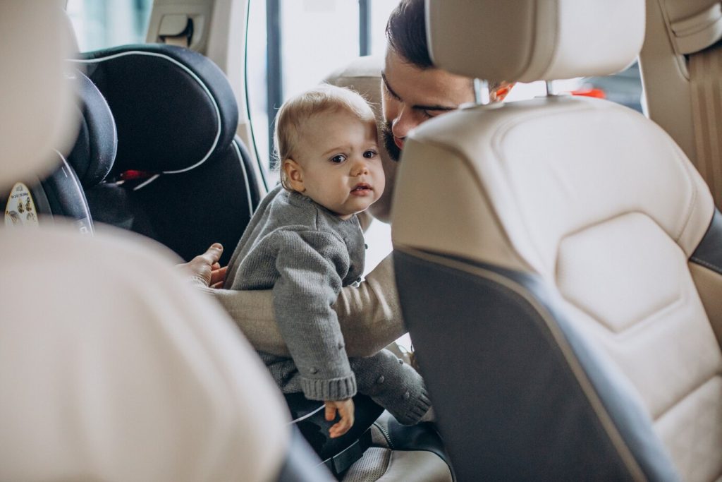 Les normes de sécurité à vérifier avant d'acheter un siège auto