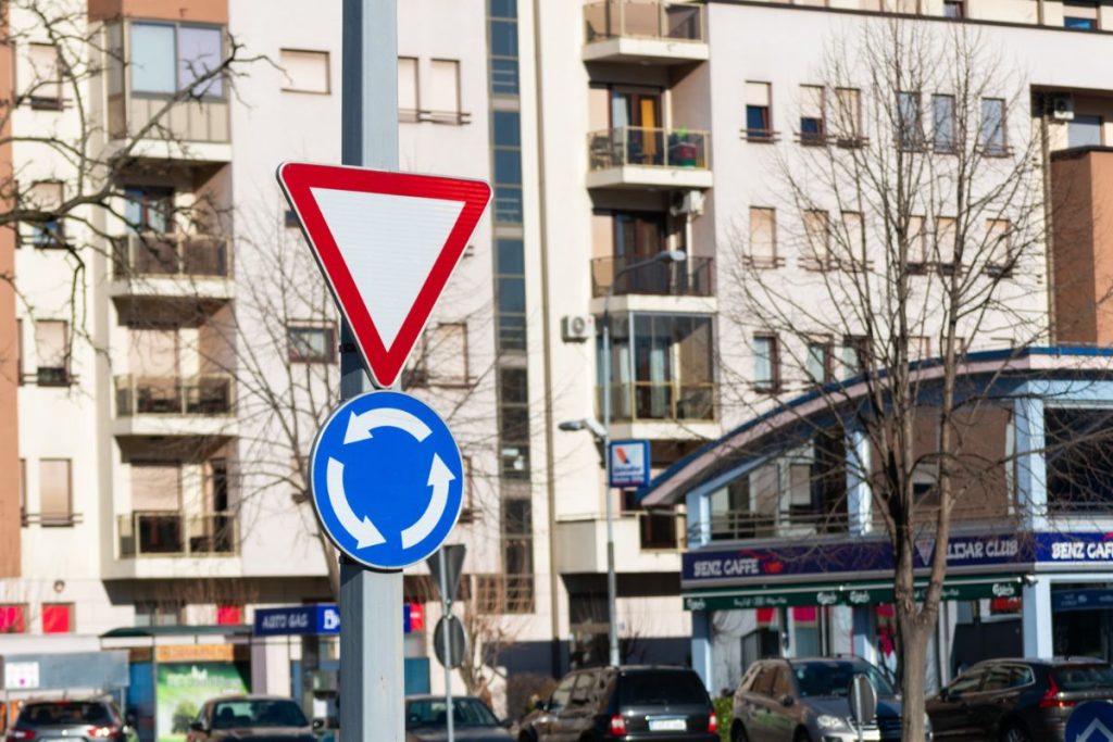 9-Quels sont les panneaux de signalisation les plus courants